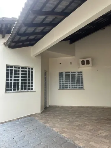 Imperdível!Alugo apt no caçari com 2 quartos.