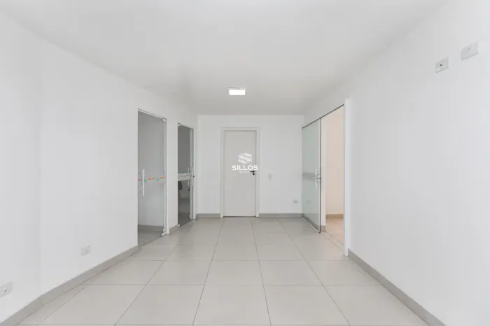Sobreloja Comercial para Alugar com 240 m² no Água Verde em Curitiba