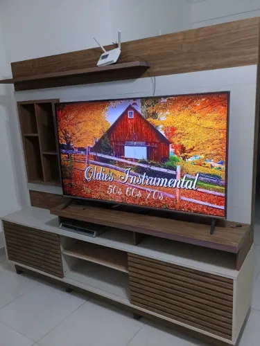 Rack com painel de TV 2mx1,8m