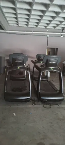 Esteira life fitness 20mil cada esteira