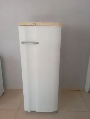 Geladeira Electrolux - 240L - Funcionando - R$ 350,00