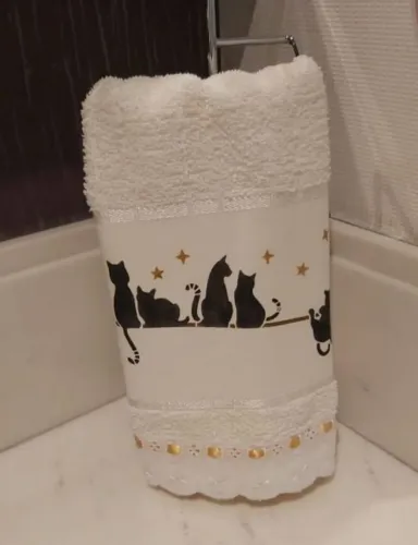 Toalha de lavabo creme com gatos