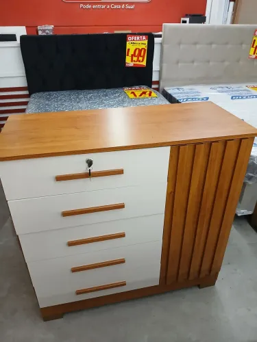 Cômoda 5 gavetas e 1 porta