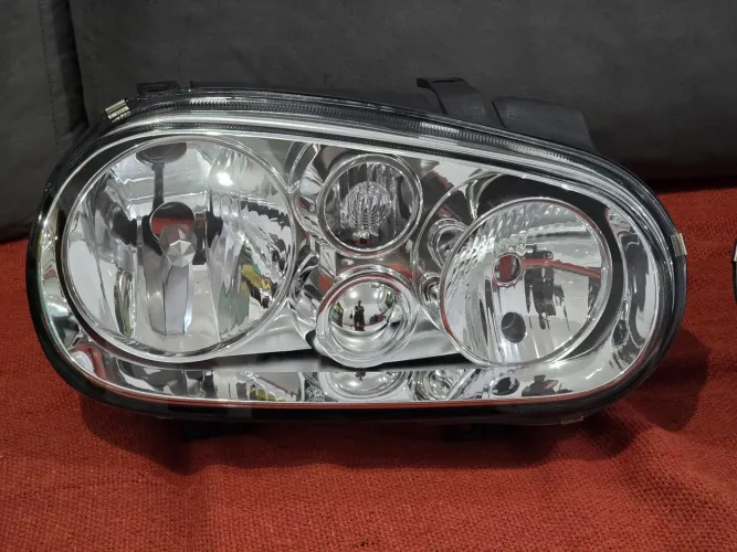 Farol Arteb Golf MK4 lado passageiro 