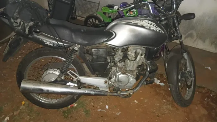 Vendo cg 125 2005 600 Reais de IPVA