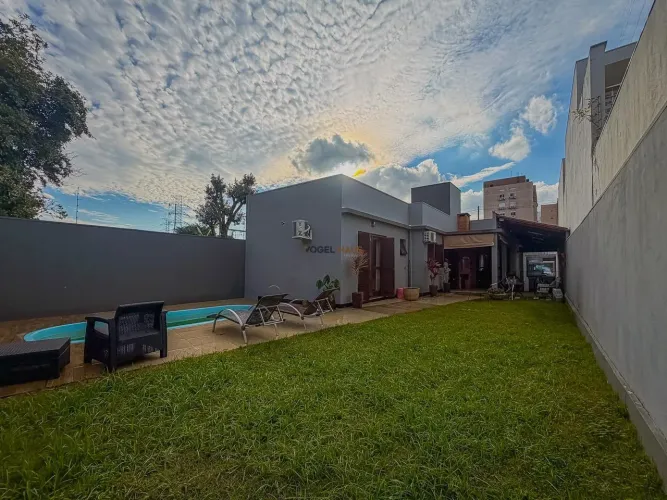 Casa térrea com piscina à venda em Canoas, 3 dormitórios REF: 5157