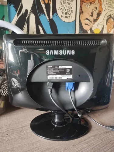 Monitor Samsung 17" Widescreen 732NW - Funcionando Perfeitamente