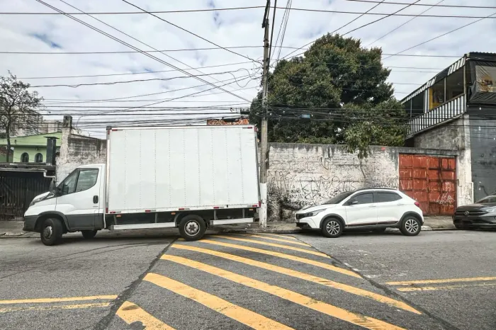 Terreno na Avenida Engenheiro Heitor Antônio Eiras Garcia, 2693 - A 650 m²