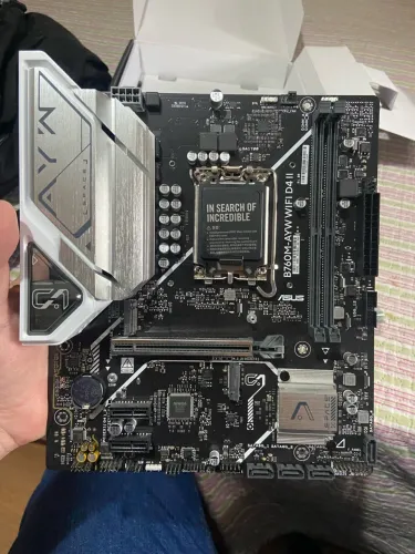 Placa Mãe B760M B760 Asus AYW Wi-Fi D4 II Intel LGA 1700 DDR4