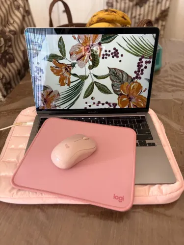 MacBook Pro 13" 2020 | Segunda Dona | i7 16GB RAM 512GB SSD + Kit Logitech + Bolsa