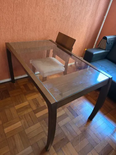Mesa com 4 cadeiras 