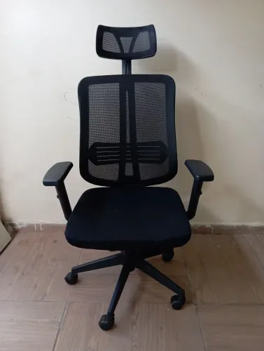 Cadeira preta de escritório - presidente