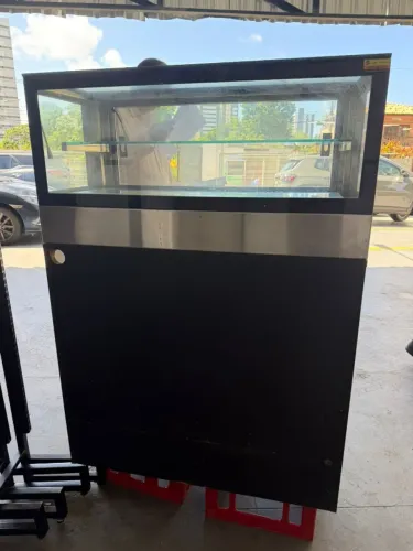 Vitrine Estufa com Bancada de Madeira
