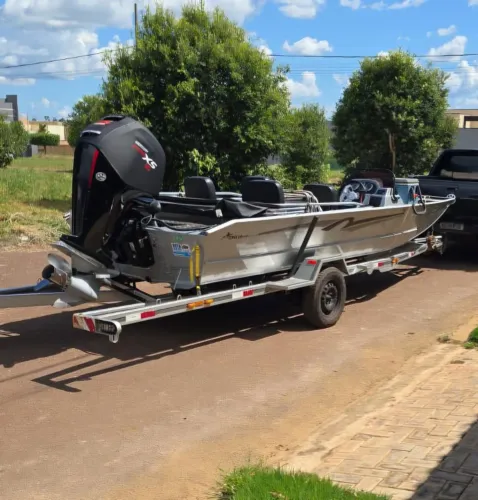 Vende-se Lancha de Pesca Barco