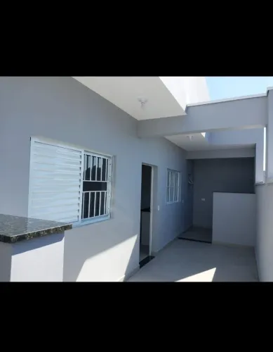 Casa para Alugar com 2 Dormitórios, Sala, Cozinha e Área de Serviço.