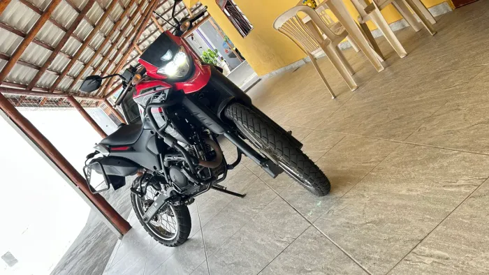LANDER VERMELHA ÚNICO DONO NOVINHA DE GARAGEM 