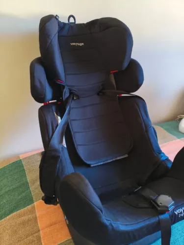 Cadeira de carro infantil legacy 0 até 36kg preto Voyage - usada