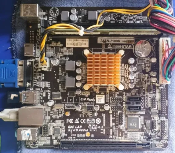 Placa-Mãe BioStar Integrada Mod. A68N-2100K Mini ITX + AMD E1-6010 Dual Core + 2GB RAM