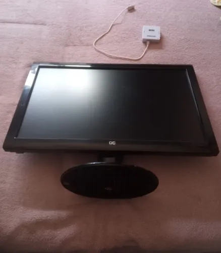 Monitor AOC s/ entrada HDMI c/ adaptador VGA pra hdmi