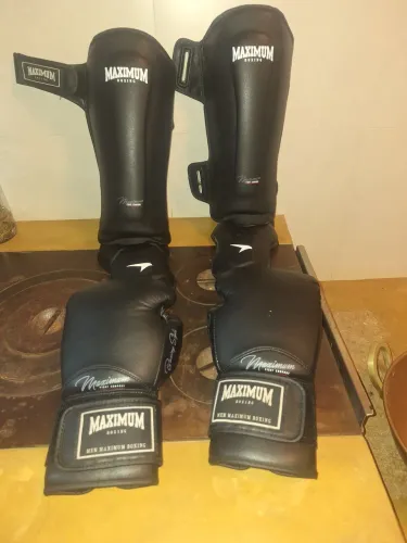 Kit maximum muay thai/kick boxing: Caneleira+luva+bandagem de brinde