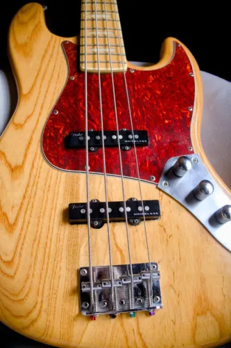 Baixo Jazzbass SX com captação Fender Noiseless 4