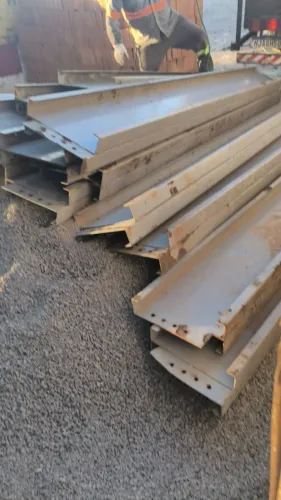 VIGAS EM AÇO COM 4,10 MTS X 35 CM ALt X 15 CM LARg ( 2700 KG), OUSO 1,15X1,2 ACO 