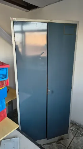 vendo armários de aço para escritório