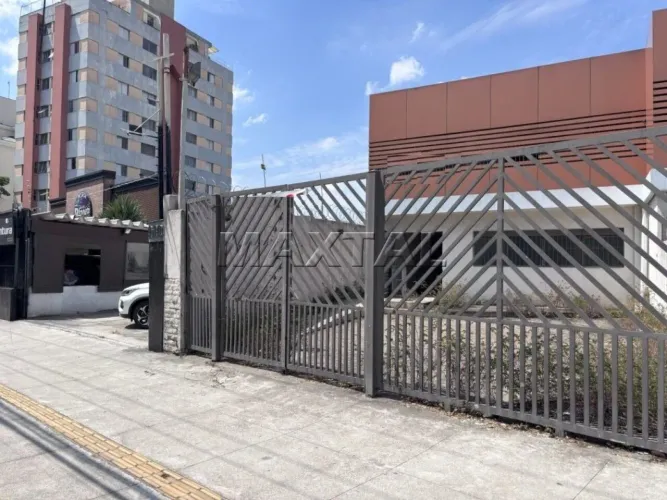 Prédio na Av. Dom Pedro com 1.300m² de terreno e 700m² de área construida.