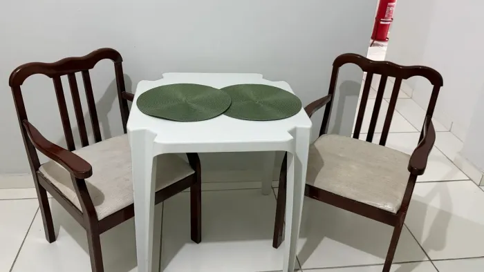 VENDO MESA DE PLÁSTICO BRANCA