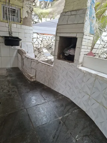 Vende-se uma casa ao lado da escola Lenita a 200 metros da estação de Francisco Morato 