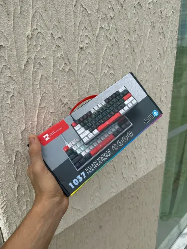 TECLADO GAMER MECÂNICO 60% - NOVO