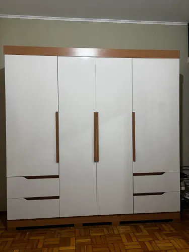 Guarda roupa semi novo