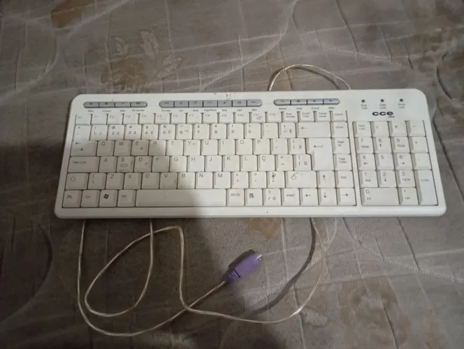 Teclado De Computador CCE PS/2 Antigo E Raro (Leia A Descrição) 