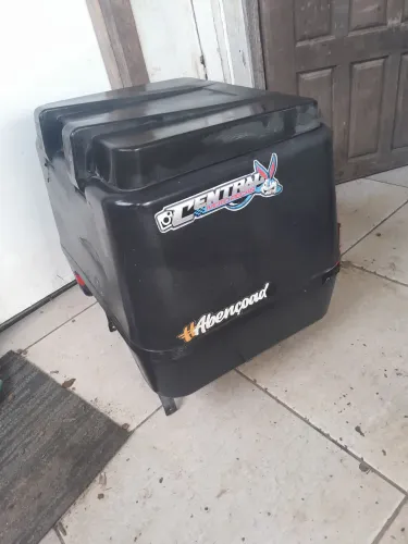 Baú 145L com suporte