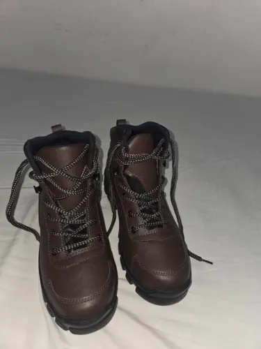 BOTA UNISSEX NUMERAÇÃO 36