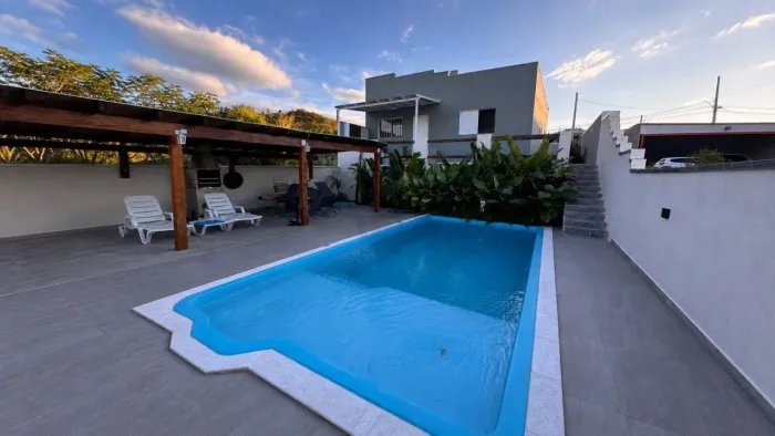 Casa á Venda com 2 Dormitórios sendo 1 suíte (Porteira fechada)no Jardim Itália- REF: CA51