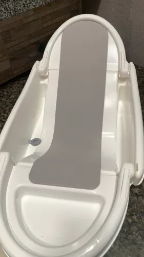 Banheira de bebê + Vel de berço etc