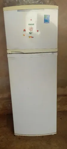 vendo geladeira com defeito , funciona mais não esta fazendo gelo