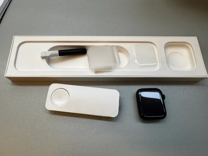 Apple Watch Series 6 GPS 44mm - Perfeito estado