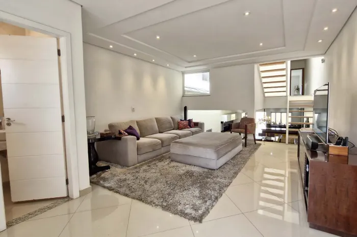 Sobrado para venda em Santa Teresinha com 3 quartos, sendo 3 suítes, 324m²