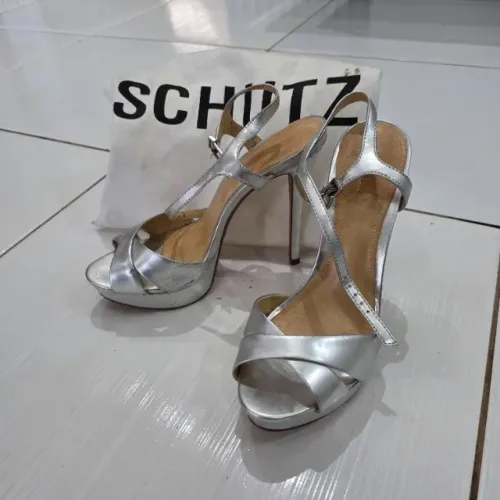 Sandália Schutz Keefa Couro Prata