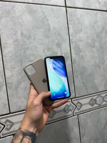 iPhone 11 - 64gb - 76%?