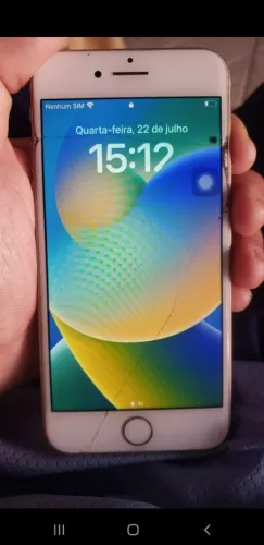 Iphone 8 rose, funciona tudo, tem trincado na tela apenas