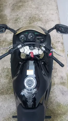 *Suzuki gsx750f