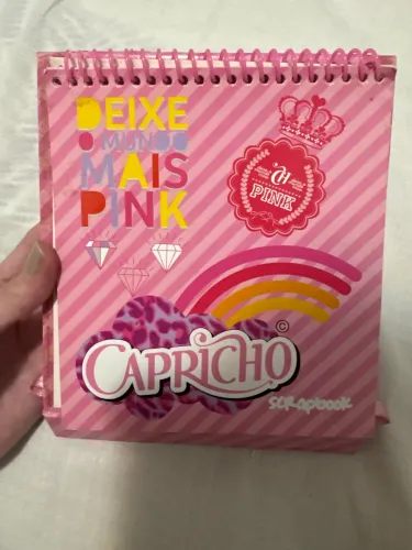 Kit antigo/ vintage da Capricho , com caderninho, 2 Clips e 2 mini canetas