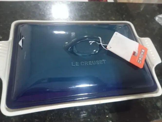 TRAVESSA LE CREUSET ORIGINAL NOVA COM AVARIA