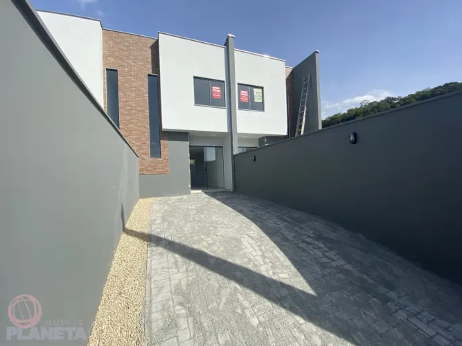 Geminado Novo com Excelente Localização em Guaramirim