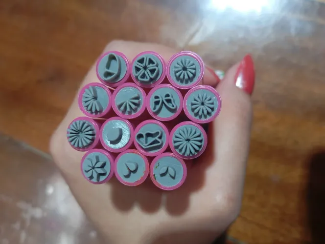Vendo kit pra fazer artes em unhas 