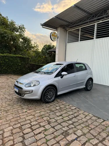 Fiat Punto Sporting Dualogic 1.8 Flex 16V 5P 2013