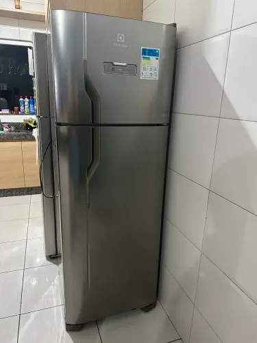 Geladeira Electrolux inox 310 litros seminova